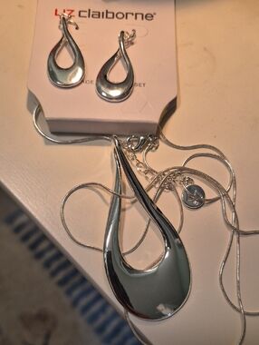 Liz Claiborne Shiny Silver Teardrop Pendant Necklace & Earrings Set